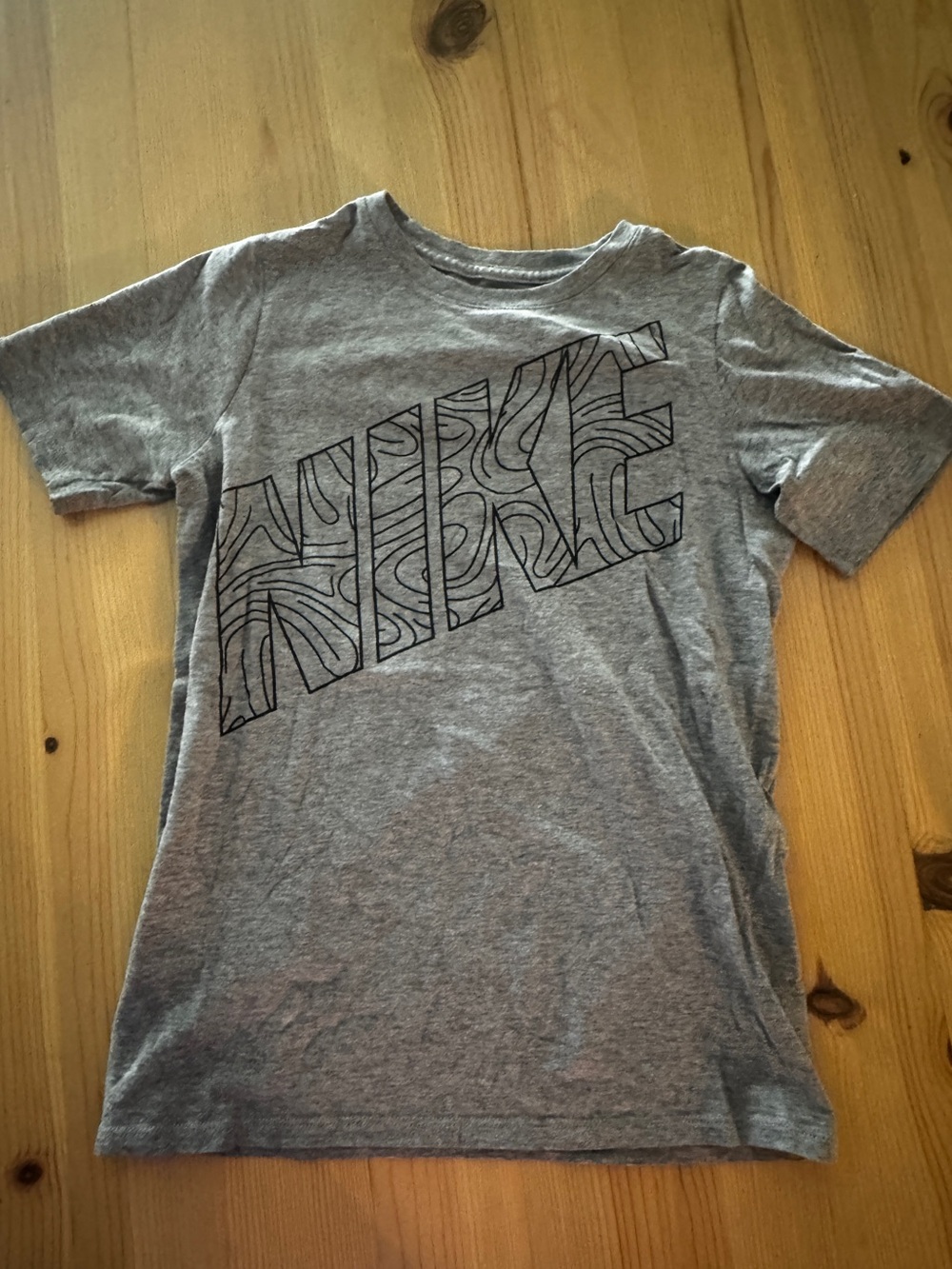 Nike Boys M Grey Short Sleeve Tee with Black Graphic